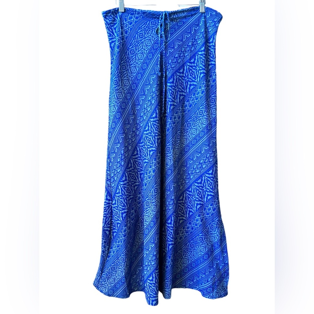 Earthbound trading company skirt blue size M, super light and drawstring waist
